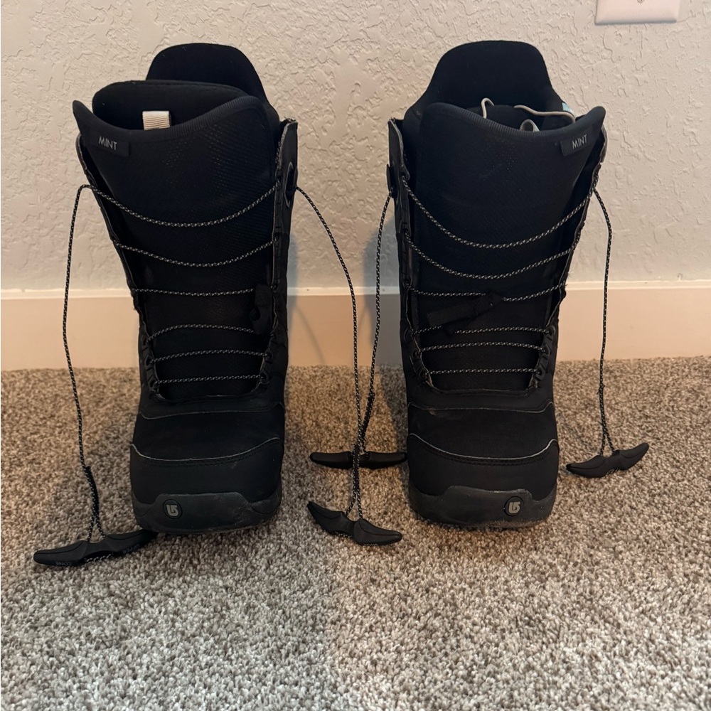 Women’s size 8 Burton Mint Snowboard boots